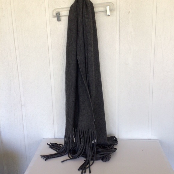 LUCKY BRAND GRAY ACRYLIC LONG FRINGED SCARF NWT - Picture 3 of 11